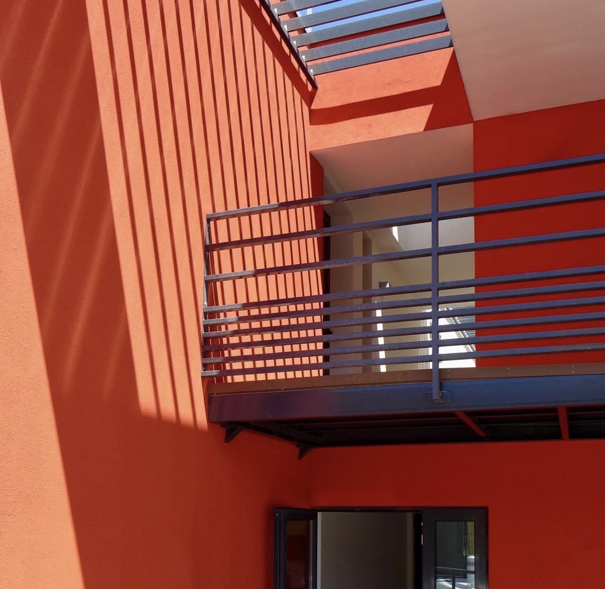 Villa Sabrina à La Croix-Valmer — façade terracotta, habitat partagé